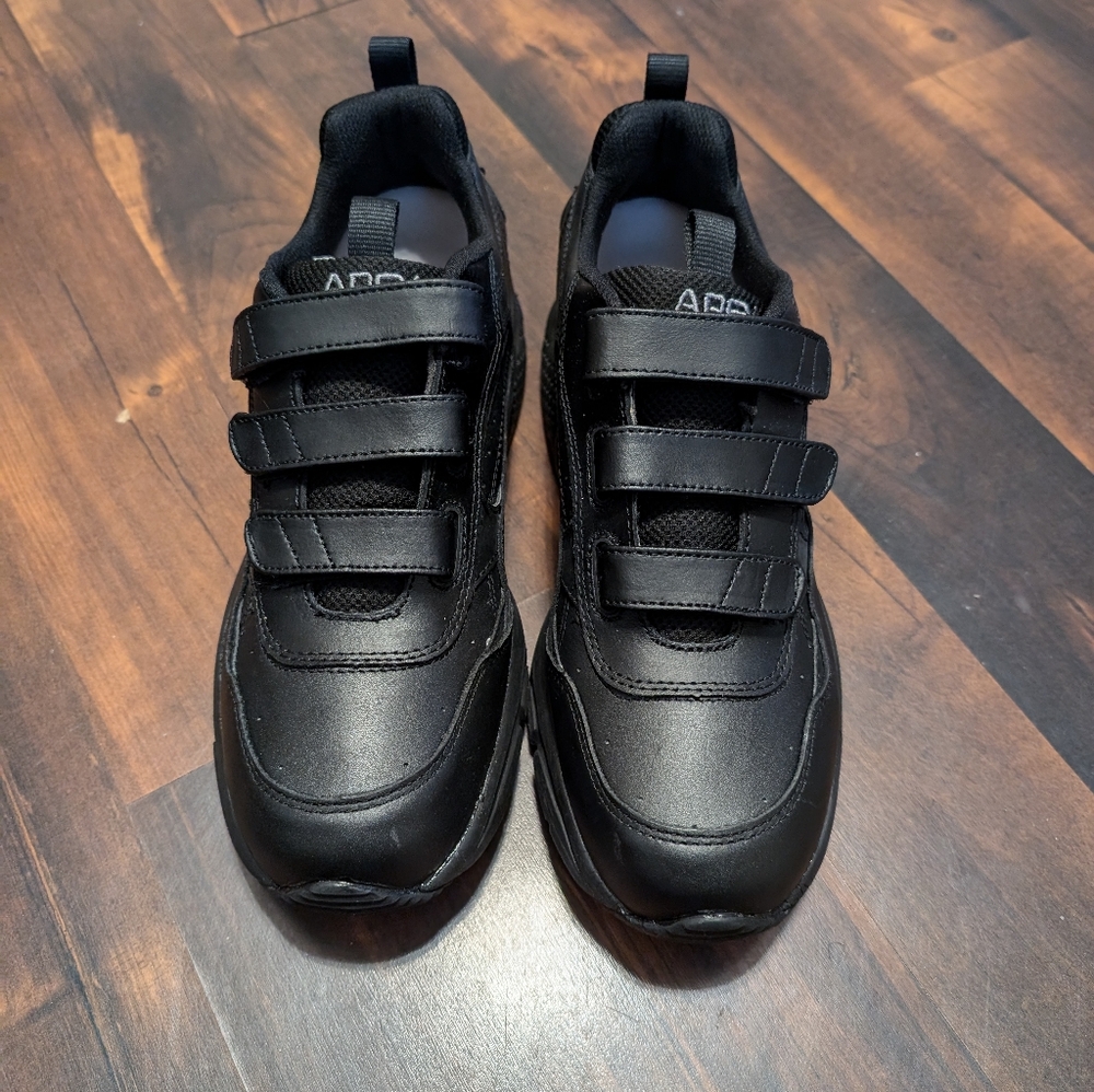 NWOT Apex Orthotic Shoes